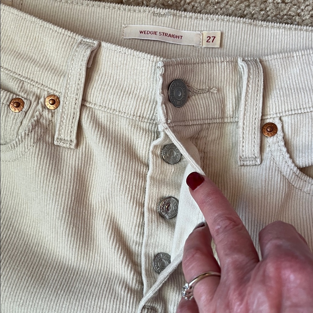 Levi’s Wedgie Straight Fit button Fly Corduroy Pants - Picture 5 of 12